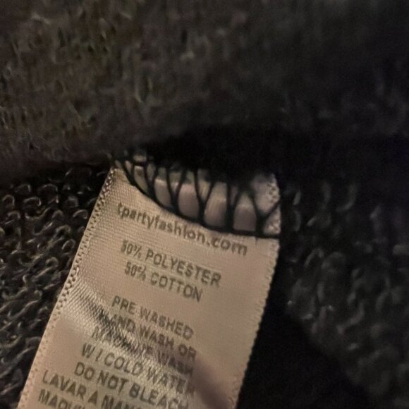 T Party Oversized Smiley Face Top With Open Back - Picture 3 of 4